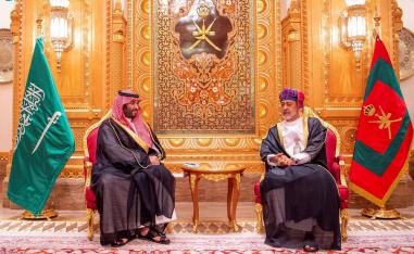 الرياض ومسقط تسعيان لتنويع مصادر الدخل من خارج قطاع النفط