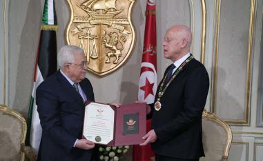 الرئيس التونسي قيس سعيد يستقبل نظيره الفلسطيني محمود عباس