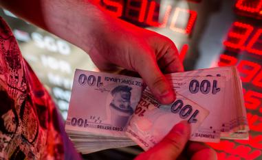 الليرة التركية فقدت 44 بالمئة من قيمتها العام الحالي