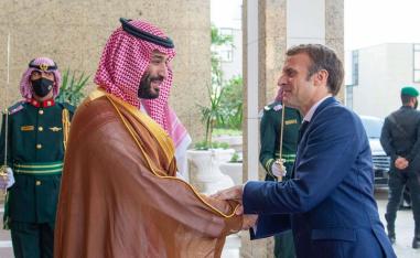 الرئيس الفرنسي ايمانويل ماكرون وولي عهد السعودية الامير محمد بن سلمان
