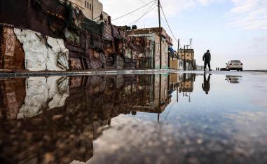 مياه الامطار تسد طرقات غزة