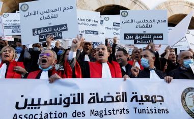 قضاة تونس يشعرون بقلق على استفلال الفضاء