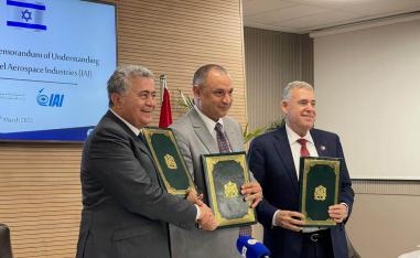 Morocco’s industry minister Ryad Mezzour (C) after signing the deal with IAI chief Amir Peretz (L)