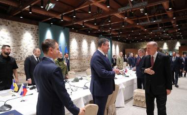 أردوغان زار الوفدين الروسي والأوكراني وحثهما على حل الأزمة