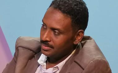 الروائي محمد الطيب
