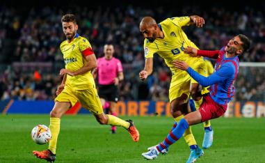 الفريق الكاتالوني يبتعد بفارق 15 نقطة عن ريال مدريد المتصدّر
