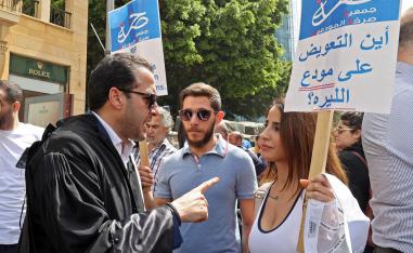 أعضاء المهن الحرة والنقابات وأصحاب الودائع قادوا الاحتجاجات