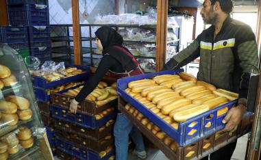 فقدان الخبز يزيد من تعميق ازمة اللبنانيين وينذر بخطر المجاعة