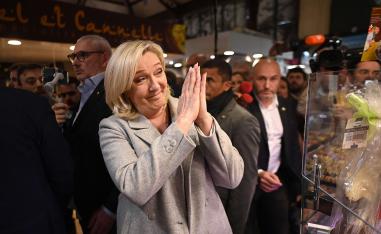 لوبان تستفيد من تراجع شعبية ماكرون