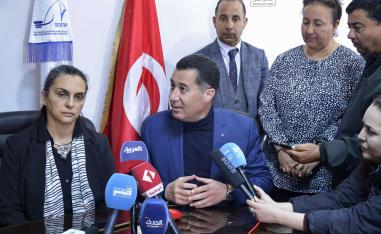وزيرا النقل والبيئة التونسيين: سفينة الغارقة في عمق 20 متر في وضعية أفقية.. والوضعية ليست خطيرة