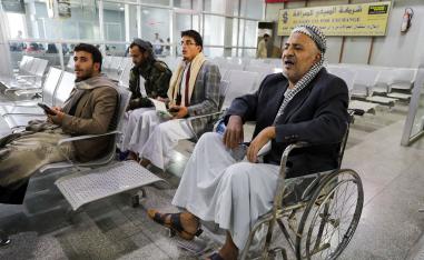 معظم الركاب مرضى او مسنون