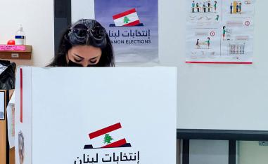 تحسين الوضع الاقتصادي المتدهور سيكون المحدد الاول للناخب اللبناني