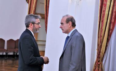 مورا نقل رسالة بروكسل إلى كبير المفاوضين الإيرانيين بأنه "لا يمكن أن الاستمرار على هذا النحو"
