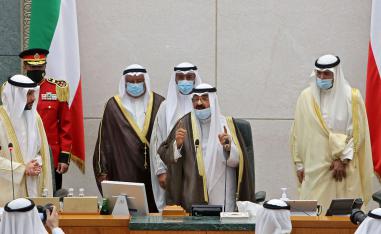 ولي العهد الكويتي يضع حدا لأشهر من الجمود السياسي