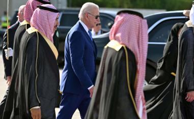 بايدن يحضر وأميركا تغيب