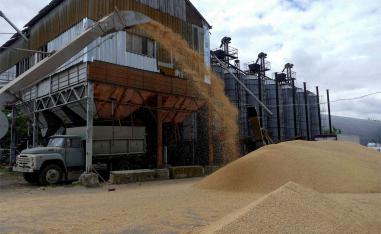 Russian and Ukrainian officials have blamed each other for the blocked grain shipments