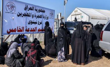 العراق يتسلم من أكراد سوريا عوائل ومقاتلين من داعش على دفعات