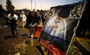 متظاهرون عراقيون مؤيدون للصدر