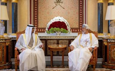 الشيخ محمد بن زايد والسلطان هيثم بن طارق بحثا سبل تعزيز  التعاون والشراكة بين بلديهما