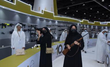 المرأة تُعزّز حضورها الفاعل في مختلف قطاعات معرض أبوظبي للصيد