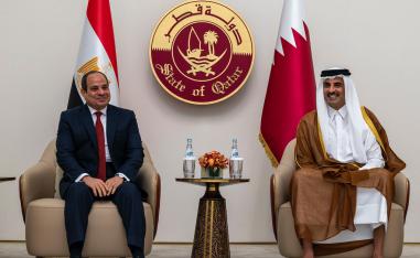 أمير قطر كان في مقدمة مستقبلي الرئيس المصري
