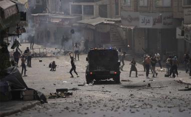 The clashes erupted in Nablus after an arrest raid by Palestinian security against local militants
