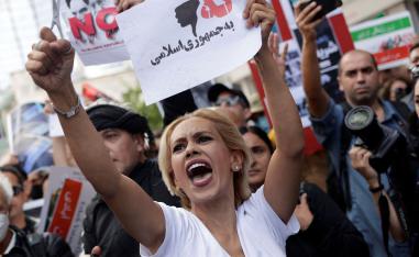 تضامن دولي واسع مع انتفاضة نساء إيران  