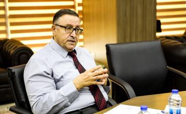 اقالة الحبري لا تخرج عن سياق النزاعات السياسية بين السلطتين المتنافستين في بنغازي وطرابلس