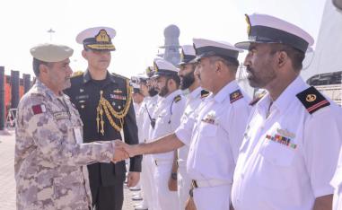 صورة لاستقبال القوة البحرية الباكستانية نشرته الدفاع القطرية على حسابها بتويتر