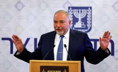 هدّد أفيغدور ليبرمان بسحب تمويل الحكومة لمسرح السرايا في يافا
