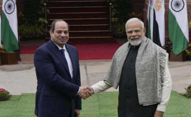 Indian PM Narendra Modi shakes hand with Egyptian President Abdel Fattah Al-Sisi
