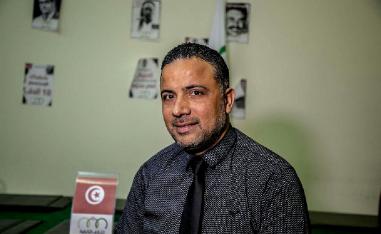 مخلوف معروف بمواقفه المتشنجة حين كان عضوا في البرلمان المنحلّ