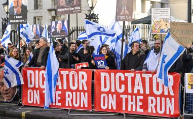 Demonstrators protest against Netanyahu during his visit to London
