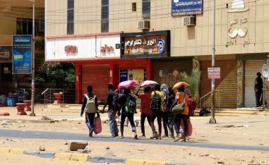 المدنيون عالقون في المعارك