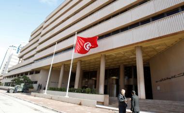 المخاوف من طوفان المهاجرين تدفع الأوروبيين إلى مساعدة تونس 