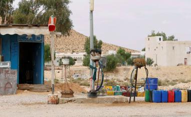 محل لبيع الوقود المهرب على الحدود التونسية الليبية