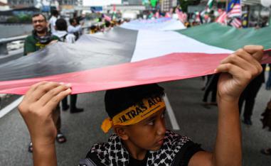 إسرائيل تواصل إجراءاتها الانتقامية بحق الفلسطينيين