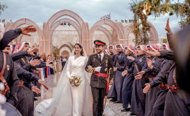 ولي العهد الأمير الحسين يتزوج المعمارية السعودية رجوة آل سيف