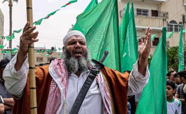 في غزة أناس ينصبون أنفسهم وكلاء الله في الأرض بحيث يصعب كبح جماحهم حتى من الحكومة