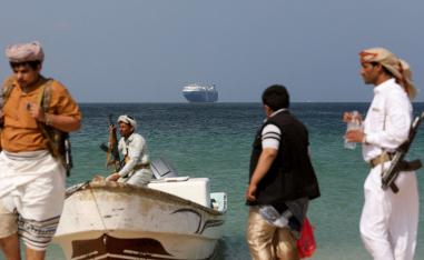 الحوثيون يصرون على مواصلة استهداف السفن في البحر الأحمر