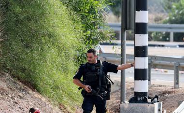 اسرائيل اعتقلت المئات من الفلسطينيين المدنيين وزعمت انهم مقاتلون من حماس