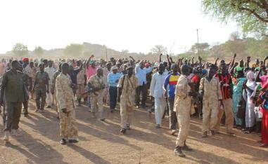 قبول الحركة الشعبية لتحرير السودان والتي لها ثقل عسكري وسياسي، في الحوار يفاقم عزلة قائد الجيش السوداني