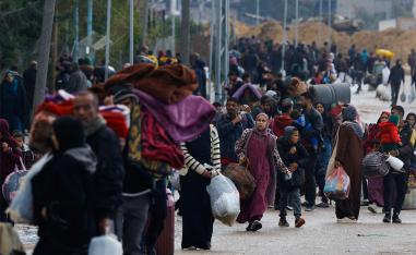 Palestinians fleeing Khan Younis, due to the Israeli ground operation, move towards Rafah