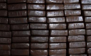 The 64 packages of cocaine and the detainees were then taken to the port of La Luz, in Las Palmas 