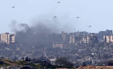 اسقاط معونات للفلسطينيين في غزة