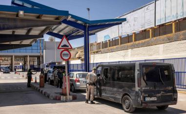 الكرة بملعب الرباط في تحديد الموعد المناسب لفتح المعابر الجمركية