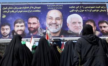 جدارية في طهران لقادة الحرس الثوري الذين قتلوا في غارة إسرائيلية في دمشق