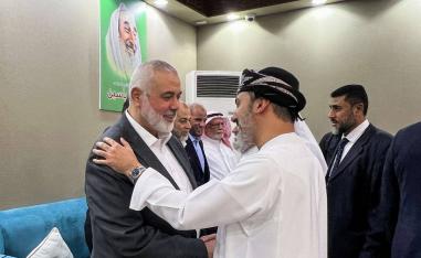 رئيس حماس إسماعيل هنية يستقبل المعزين في الدوحة