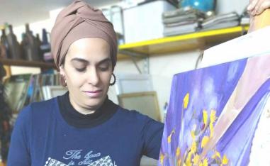 التشكيلية منية بوعزيز