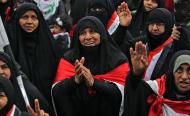 عراقيات يصفقن